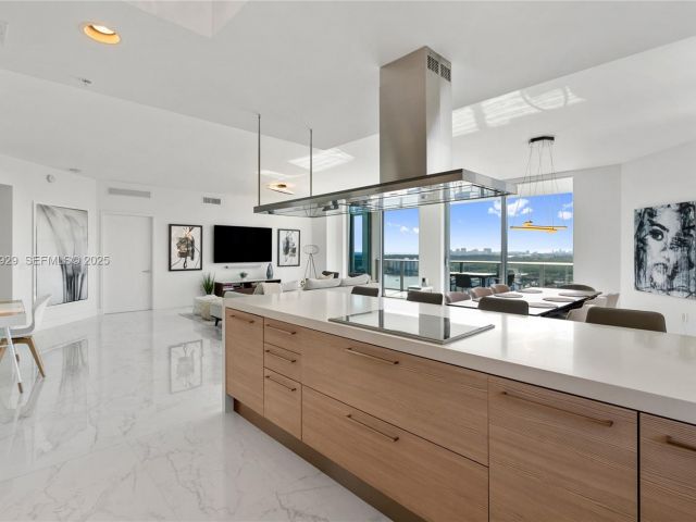 Apartment for sale  Unit #2002 - photo 6880562