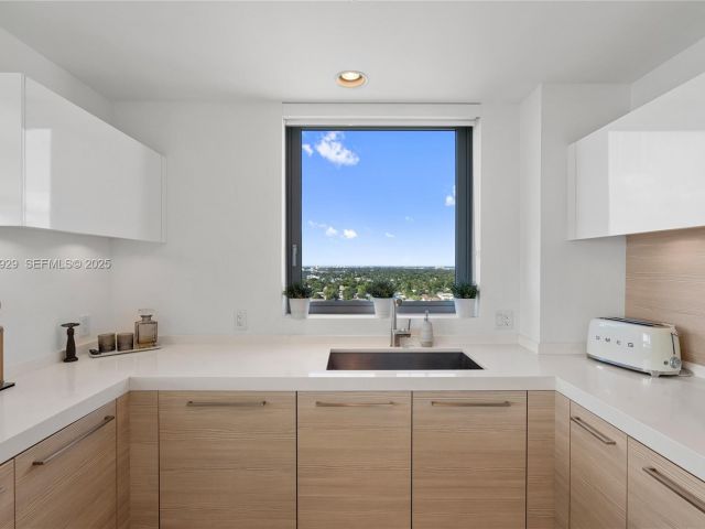 Apartment for sale  Unit #2002 - photo 6880563