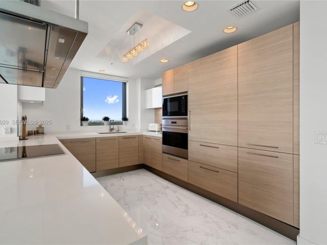 Apartment for sale  Unit #2002 - photo 6880565