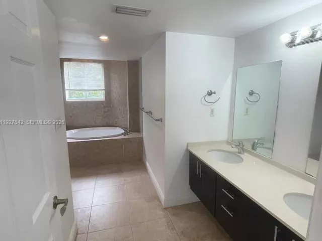 3-bedroom home for sale in Hollywood - 1658 Hayes St - MondialRealty