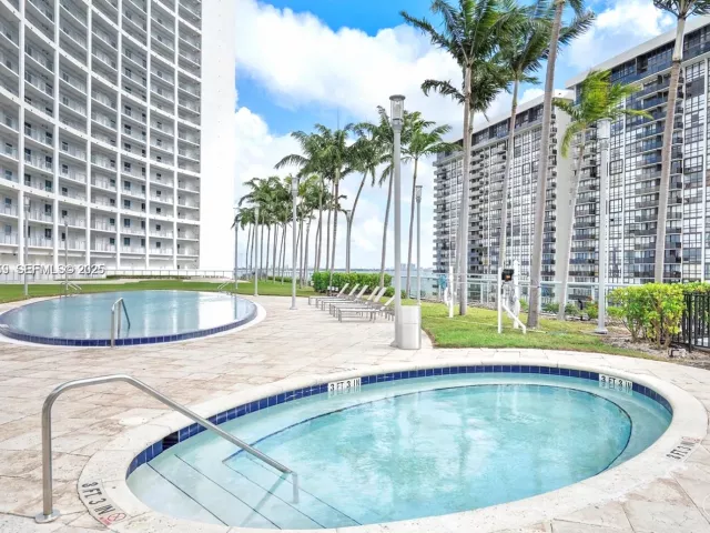 2-bedroom condo for rent in Miami - 601 NE 36th St 3101 - MondialRealty