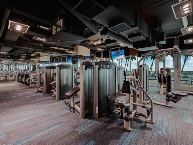 2-bedroom condo for rent in Miami - 601 NE 36th St 3101 - MondialRealty