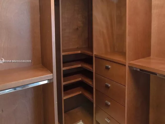 2-bedroom condo for rent in Miami - 601 NE 36th St 3101 - MondialRealty