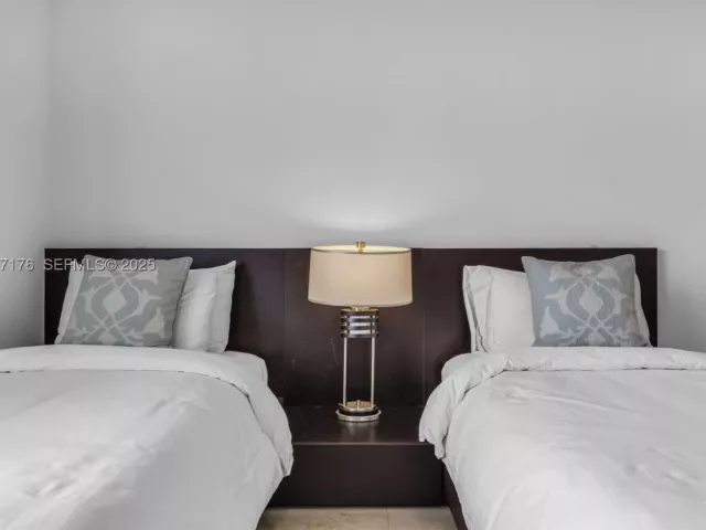 2-bedroom condo for sale in Miami - 495 Brickell Ave 2405 - MondialRealty