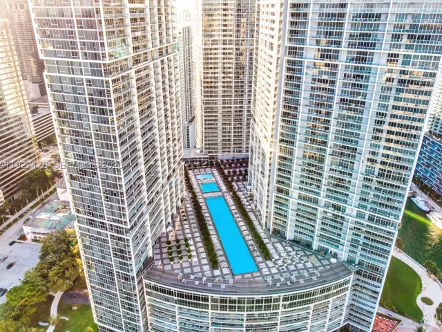 2-bedroom condo for sale in Miami - 495 Brickell Ave 2405 - MondialRealty