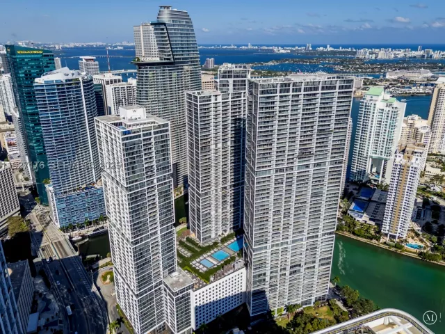 2-bedroom condo for sale in Miami - 495 Brickell Ave 2405 - MondialRealty
