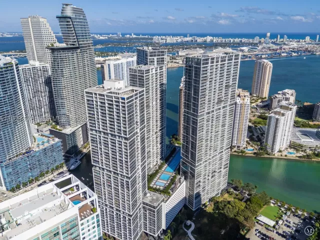 2-bedroom condo for sale in Miami - 495 Brickell Ave 2405 - MondialRealty