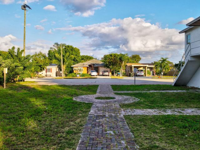 Home for sale at 122 SW 8th Avenue - photo 6890924