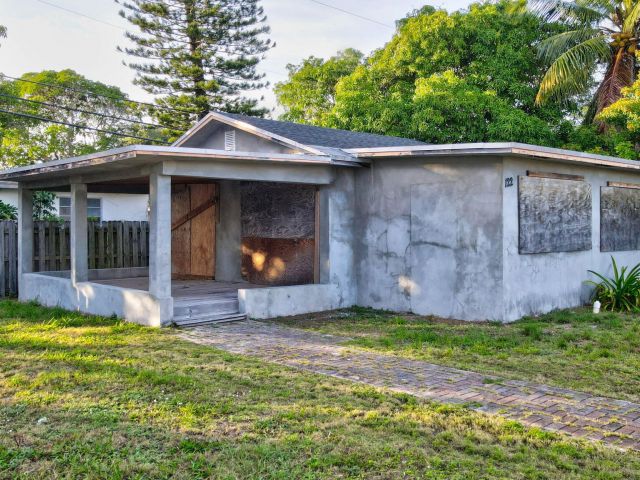 Home for sale at 122 SW 8th Avenue - photo 6890925