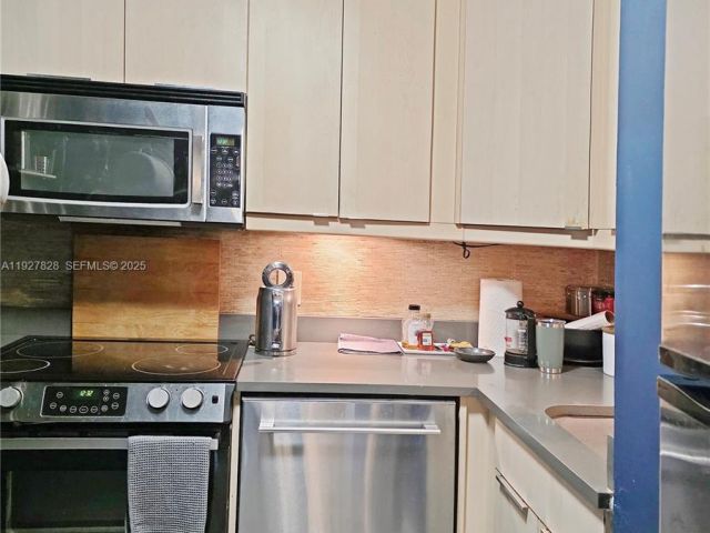 condo for rent in Miami Beach - 800 West Ave 524 - MondialRealty