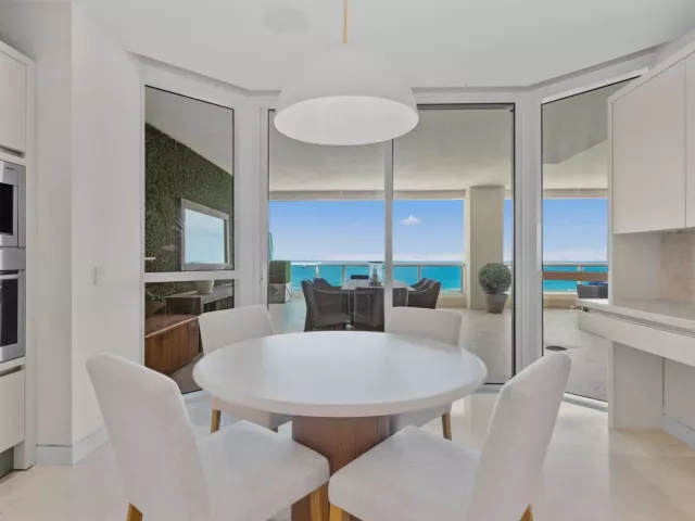 3-bedroom condo for rent in Fort Lauderdale - 101 S Fort Lauderdale Beach Boulevard PH 2703 - MondialRealty