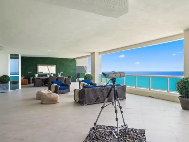 3-bedroom condo for rent in Fort Lauderdale - 101 S Fort Lauderdale Beach Boulevard PH 2703 - MondialRealty