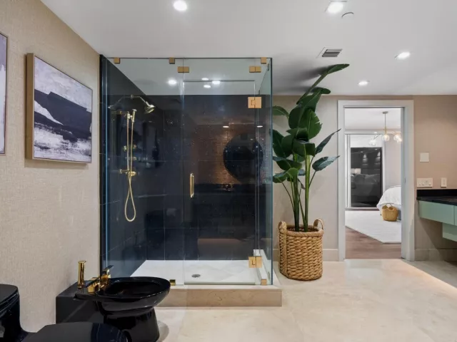3-bedroom condo for rent in Fort Lauderdale - 101 S Fort Lauderdale Beach Boulevard PH 2703 - MondialRealty