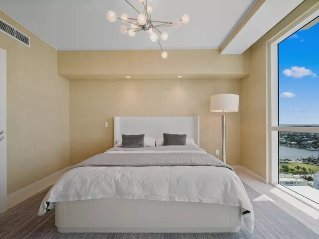 3-bedroom condo for rent in Fort Lauderdale - 101 S Fort Lauderdale Beach Boulevard PH 2703 - MondialRealty