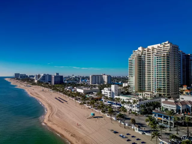 3-bedroom condo for rent in Fort Lauderdale - 101 S Fort Lauderdale Beach Boulevard PH 2703 - MondialRealty