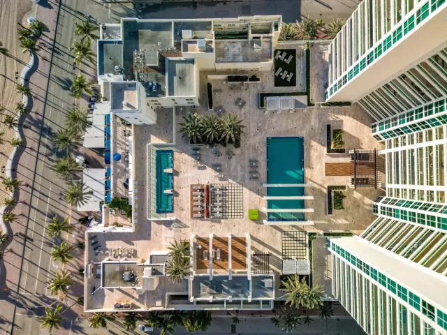 3-bedroom condo for rent in Fort Lauderdale - 101 S Fort Lauderdale Beach Boulevard PH 2703 - MondialRealty