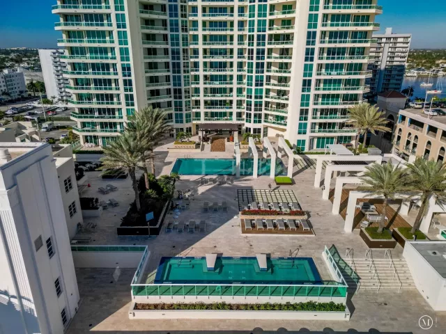 3-bedroom condo for rent in Fort Lauderdale - 101 S Fort Lauderdale Beach Boulevard PH 2703 - MondialRealty