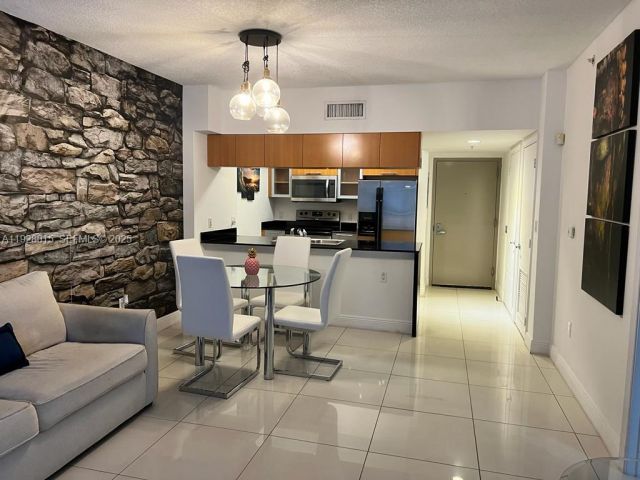 1-bedroom condo for sale in Miami - 1750 N Bayshore Dr 3109 - MondialRealty