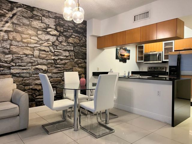 1-bedroom condo for sale in Miami - 1750 N Bayshore Dr 3109 - MondialRealty