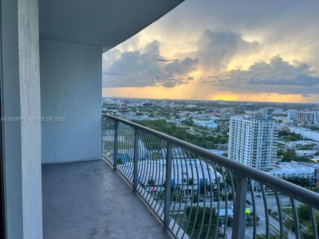 1-bedroom condo for sale in Miami - 1750 N Bayshore Dr 3109 - MondialRealty