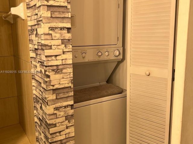 1-bedroom condo for sale in Miami - 1750 N Bayshore Dr 3109 - MondialRealty