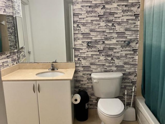 1-bedroom condo for sale in Miami - 1750 N Bayshore Dr 3109 - MondialRealty