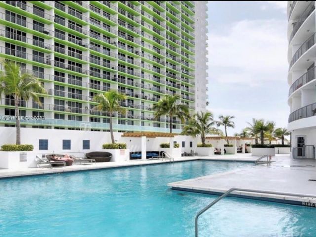 1-bedroom condo for sale in Miami - 1750 N Bayshore Dr 3109 - MondialRealty