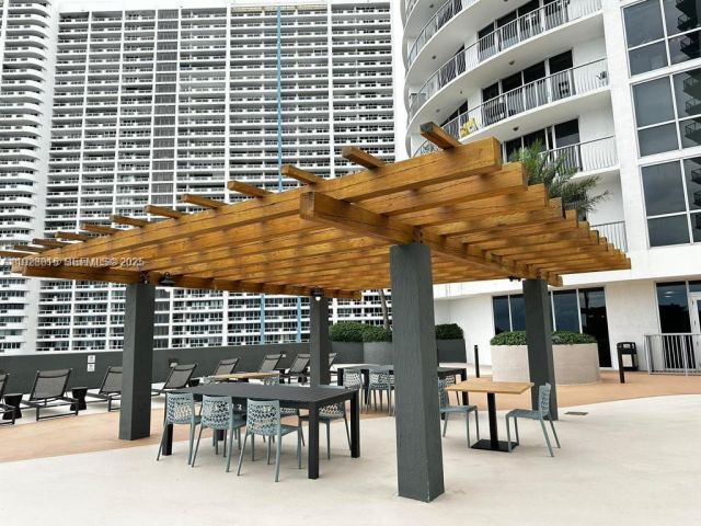 1-bedroom condo for sale in Miami - 1750 N Bayshore Dr 3109 - MondialRealty