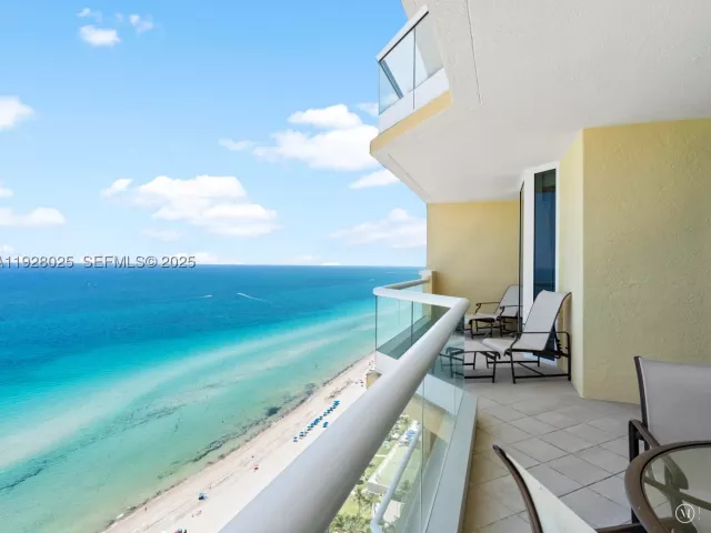 3-bedroom condo for rent in Sunny Isles Beach - 17875 Collins Ave 3303 - MondialRealty