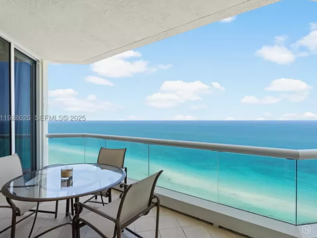 3-bedroom condo for rent in Sunny Isles Beach - 17875 Collins Ave 3303 - MondialRealty