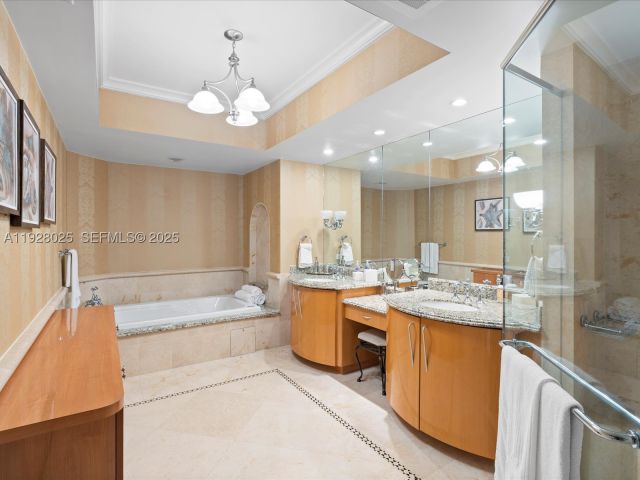 3-bedroom condo for rent in Sunny Isles Beach - 17875 Collins Ave 3303 - MondialRealty