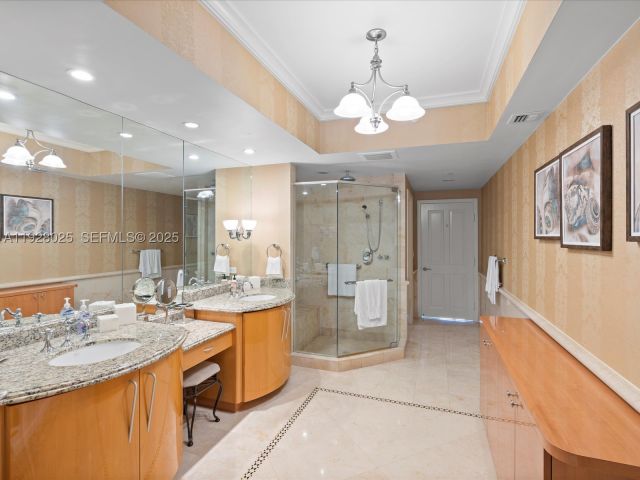 3-bedroom condo for rent in Sunny Isles Beach - 17875 Collins Ave 3303 - MondialRealty
