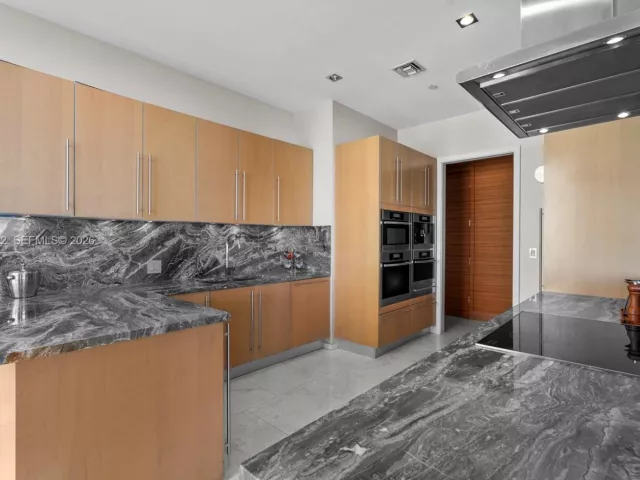 2-bedroom condo for sale in Miami - 900 Brickell Key Blvd 803 - MondialRealty