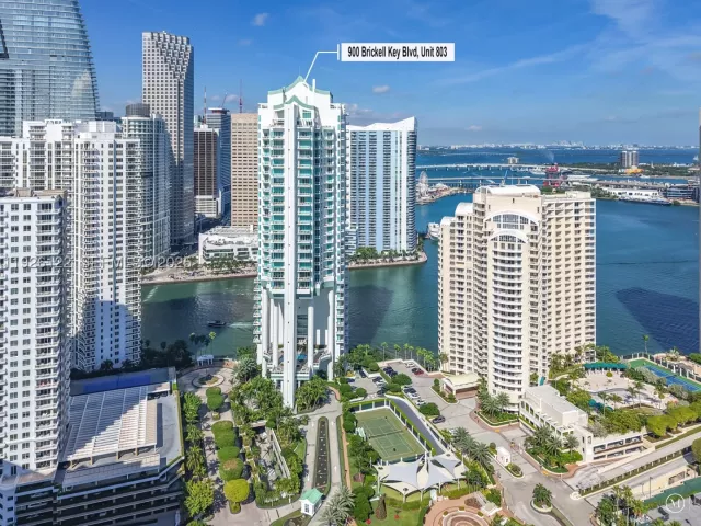2-bedroom condo for sale in Miami - 900 Brickell Key Blvd 803 - MondialRealty