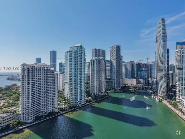 2-bedroom condo for sale in Miami - 900 Brickell Key Blvd 803 - MondialRealty