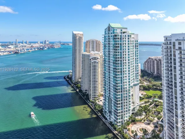 2-bedroom condo for sale in Miami - 900 Brickell Key Blvd 803 - MondialRealty