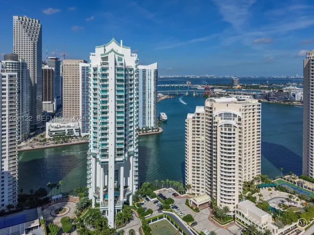 2-bedroom condo for sale in Miami - 900 Brickell Key Blvd 803 - MondialRealty