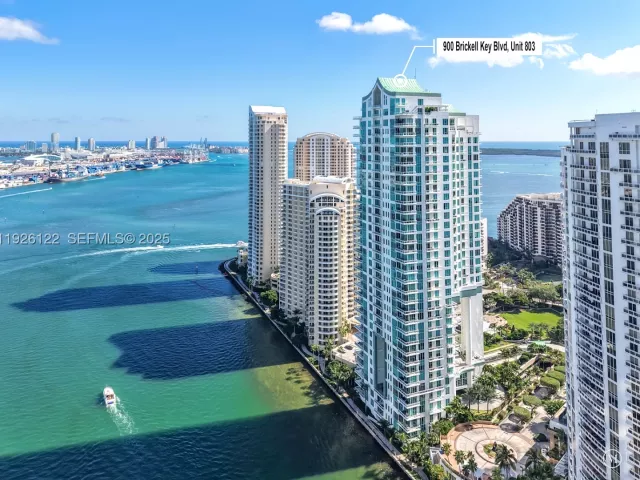 2-bedroom condo for sale in Miami - 900 Brickell Key Blvd 803 - MondialRealty