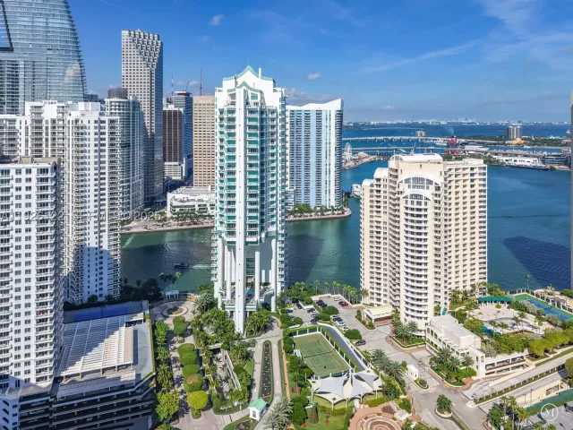 2-bedroom condo for sale in Miami - 900 Brickell Key Blvd 803 - MondialRealty