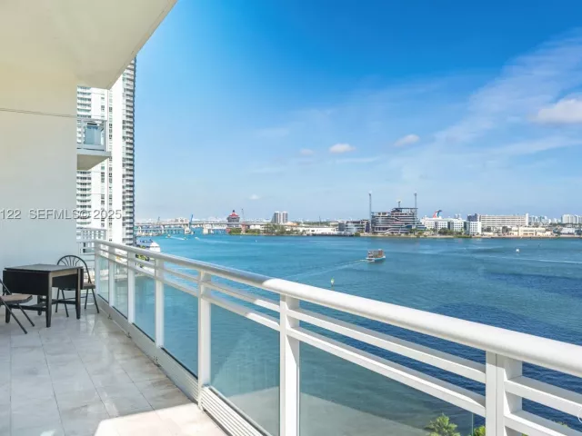 2-bedroom condo for sale in Miami - 900 Brickell Key Blvd 803 - MondialRealty