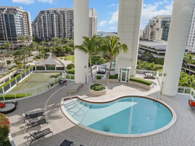 2-bedroom condo for sale in Miami - 900 Brickell Key Blvd 803 - MondialRealty