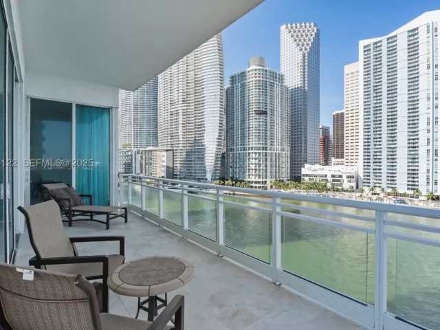 2-bedroom condo for sale in Miami - 900 Brickell Key Blvd 803 - MondialRealty