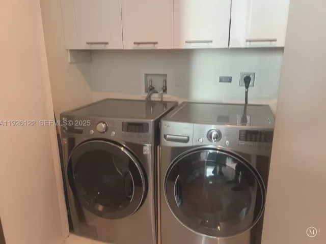 2-bedroom condo for sale in Miami - 900 Brickell Key Blvd 803 - MondialRealty