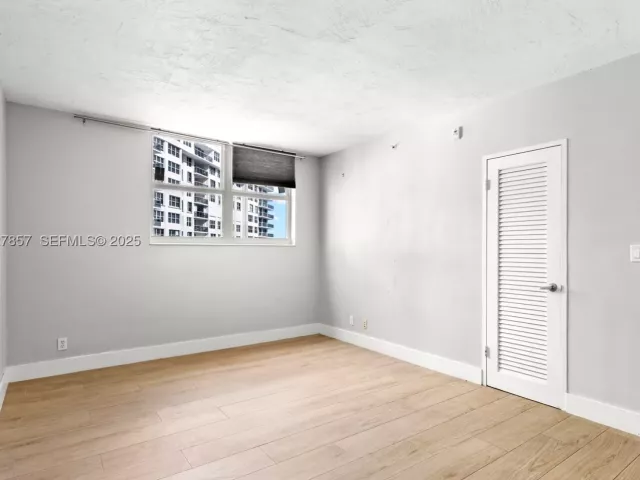 2-bedroom condo for sale in Hollywood - 3001 S Ocean Dr 1145 - MondialRealty