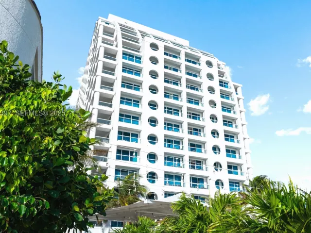 condo for sale in Fort Lauderdale - 551 N Fort Lauderdale Beach Blvd R1904 - MondialRealty