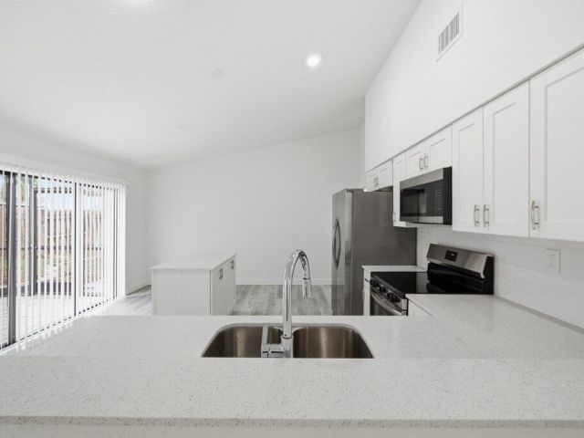 Home for sale at 905 NW 22nd Avenue - photo 6878884