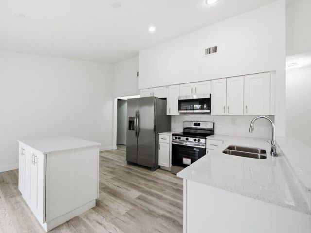 Home for sale at 905 NW 22nd Avenue - photo 6878885