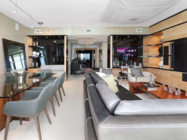 3-bedroom condo for sale in Sunny Isles Beach - 15901 Collins Ave 1101 - MondialRealty