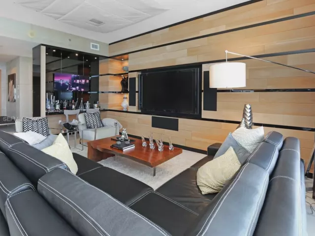 3-bedroom condo for sale in Sunny Isles Beach - 15901 Collins Ave 1101 - MondialRealty