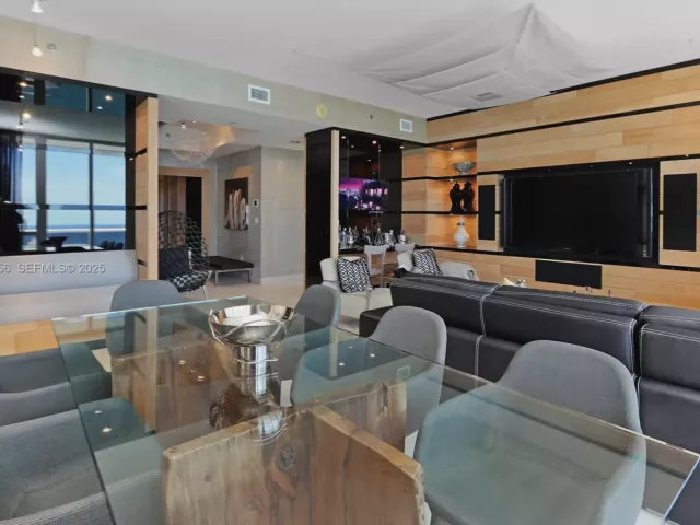 3-bedroom condo for sale in Sunny Isles Beach - 15901 Collins Ave 1101 - MondialRealty